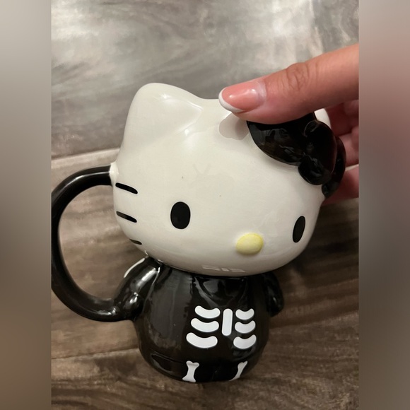 Hello Kitty Halloween Skeleton Costume Ceramic 3D Sculpted Mug 20 Oz - Picture 2 of 5